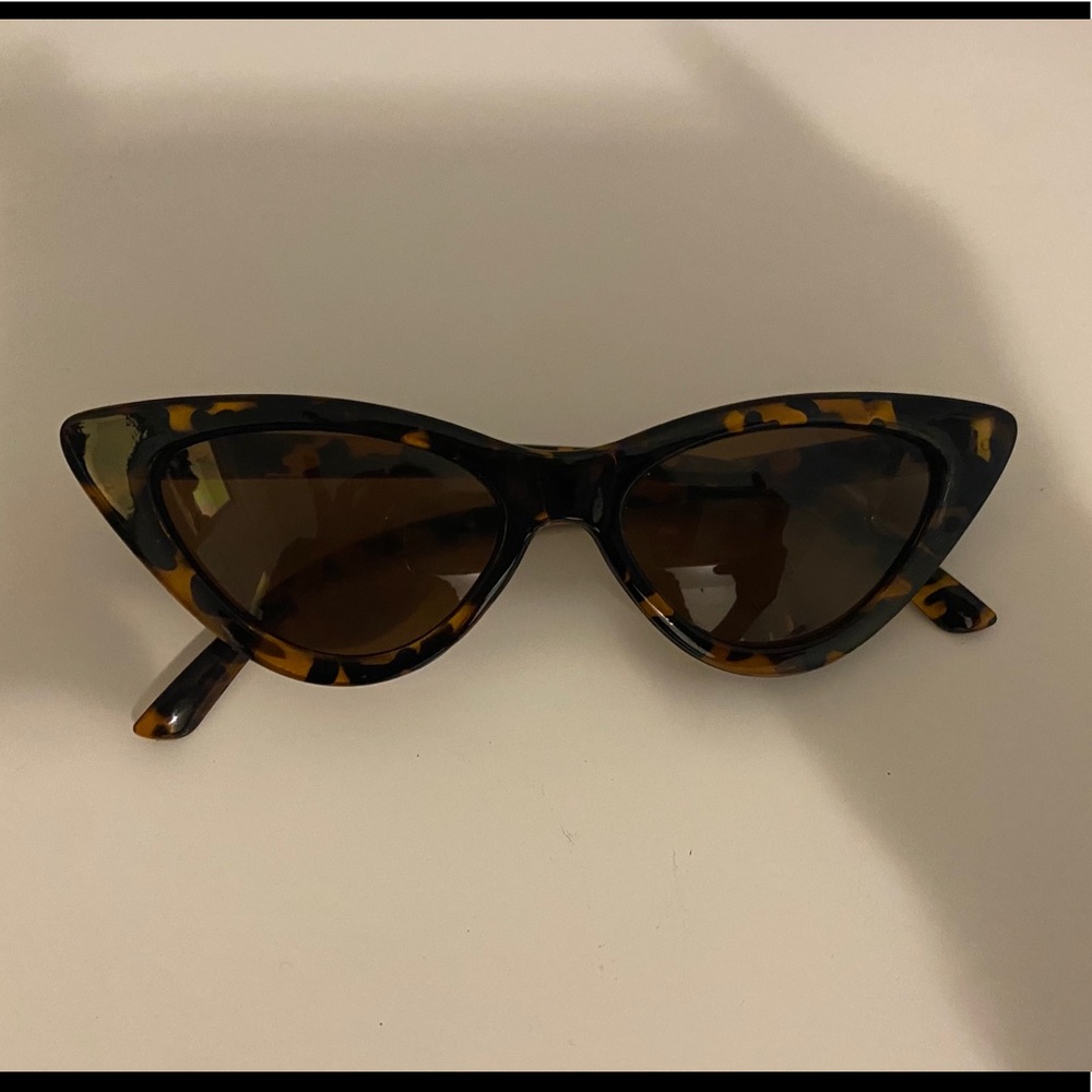 Brown Cat-Eyed Glasses